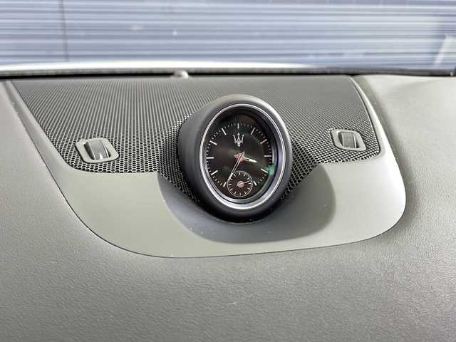 マセラティ レヴァンテ 佐賀県 2017(平29)年 3.9万km ビアンコ ドライバーアシスタンスパッケージ/・アダプティブクルーズコントロール/・レーンキーピングアシスト/・ブラインドスポットモニター/・衝突軽減ブレーキシステム/harman/kardon/サンルーフ/純正ナビ/サラウンドビューカメラ/Bluetooth・フルセグTV/赤革シート/シートヒーター/パワーバックドア/パドルシフト/LEDヘッドライト/オートハイビーム/純正21インチアルミホイール