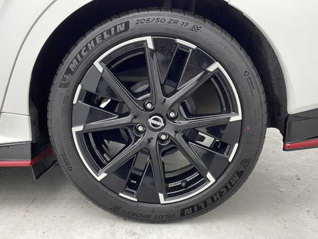 日産 オーラ ニスモ 宮城県 2022(令4)年 3.5万km ピュアホワイトパール 禁煙車/インテリジェントエマージェンシーブレーキ/アラウンドビューモニター/インテリジェント ルームミラー/ブラインドスポットモニター/レーンキープサポートシステム/ハイビームアシスト/純正ディーラーオプション9型ナビ/・BT.HDMI.SD/フルセグTV/寒冷地仕様/シートヒーター(D.N)/ステアリングヒーター/ハーフレザーシート/革巻きステアリング/ステアリングスイッチ/プッシュスタート/スマートキー/ビルトインETC/純正フロアマッド/純正アルミホイール/コーナーセンサー(F.R)/ドライブレコーダー(F)/LEDヘッドライト/LEDフォグランプ/リアフォグ/横滑り防止機能