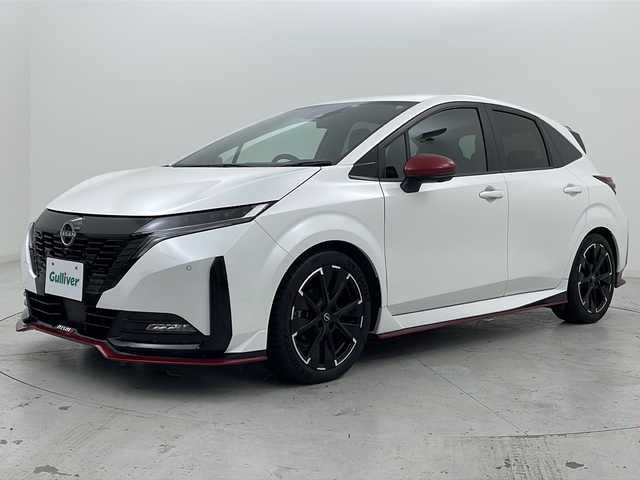 日産 オーラ ニスモ 宮城県 2022(令4)年 3.5万km ピュアホワイトパール 禁煙車/インテリジェントエマージェンシーブレーキ/アラウンドビューモニター/インテリジェント ルームミラー/ブラインドスポットモニター/レーンキープサポートシステム/ハイビームアシスト/純正ディーラーオプション9型ナビ/・BT.HDMI.SD/フルセグTV/寒冷地仕様/シートヒーター(D.N)/ステアリングヒーター/ハーフレザーシート/革巻きステアリング/ステアリングスイッチ/プッシュスタート/スマートキー/ビルトインETC/純正フロアマッド/純正アルミホイール/コーナーセンサー(F.R)/ドライブレコーダー(F)/LEDヘッドライト/LEDフォグランプ/リアフォグ/横滑り防止機能