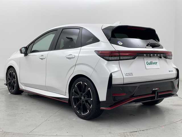 日産 オーラ ニスモ 宮城県 2022(令4)年 3.5万km ピュアホワイトパール 禁煙車/インテリジェントエマージェンシーブレーキ/アラウンドビューモニター/インテリジェント ルームミラー/ブラインドスポットモニター/レーンキープサポートシステム/ハイビームアシスト/純正ディーラーオプション9型ナビ/・BT.HDMI.SD/フルセグTV/寒冷地仕様/シートヒーター(D.N)/ステアリングヒーター/ハーフレザーシート/革巻きステアリング/ステアリングスイッチ/プッシュスタート/スマートキー/ビルトインETC/純正フロアマッド/純正アルミホイール/コーナーセンサー(F.R)/ドライブレコーダー(F)/LEDヘッドライト/LEDフォグランプ/リアフォグ/横滑り防止機能