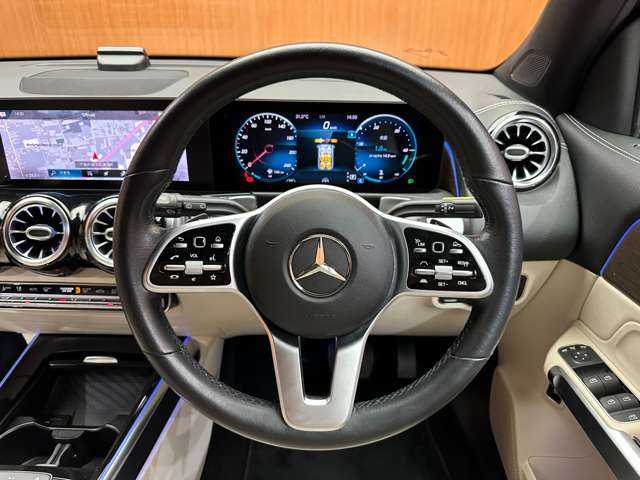メルセデス・ベンツ ＧＬＢ２００ｄ 千葉県 2021(令3)年 4.7万km コスモスブラック レザーエクスクルーシブＰＫＧ　/アドバンスドＰＫＧ　/パノラマＳＲ　/白革　/ＨＵＤ　/ＡＣＣ　/ナビ　/ＴＶ　/３６０°Ｂｌｕｅｔｏｏｔｈ接続　/アンビエントライト　/電動シート　/シートＨ　　/衝突軽減Ｂ　/ＢＳＭ　/ＬＫＡ