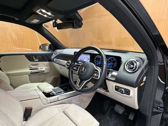 メルセデス・ベンツ ＧＬＢ２００ｄ 千葉県 2021(令3)年 4.7万km コスモスブラック レザーエクスクルーシブＰＫＧ　/アドバンスドＰＫＧ　/パノラマＳＲ　/白革　/ＨＵＤ　/ＡＣＣ　/ナビ　/ＴＶ　/３６０°Ｂｌｕｅｔｏｏｔｈ接続　/アンビエントライト　/電動シート　/シートＨ　　/衝突軽減Ｂ　/ＢＳＭ　/ＬＫＡ