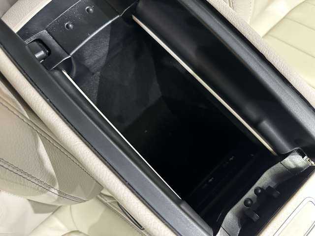 メルセデス・ベンツ ＧＬＢ２００ｄ 千葉県 2021(令3)年 4.7万km コスモスブラック レザーエクスクルーシブＰＫＧ　/アドバンスドＰＫＧ　/パノラマＳＲ　/白革　/ＨＵＤ　/ＡＣＣ　/ナビ　/ＴＶ　/３６０°Ｂｌｕｅｔｏｏｔｈ接続　/アンビエントライト　/電動シート　/シートＨ　　/衝突軽減Ｂ　/ＢＳＭ　/ＬＫＡ
