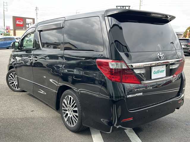 トヨタ ヴェルファイア 2．4Z ゴールデンアイズ 岐阜県 2013(平25)年 10.3万km ブラック 登録時走行距離103110km/後席モニター/純正８型ナビ/バックカメラ/両側パワースライドドア/ワンセグＴＶ/クルーズコントロール/前後コーナーセンサー/ビルトインＥＴＣ/オットマン/プッシュスタート/スマートキー/スペアキー/LEDヘッドライト/フォグランプ/オートライト/ドアバイザー/Bluetooth接続/CDチェンジャー/USB入力端子/アイドリングストップ