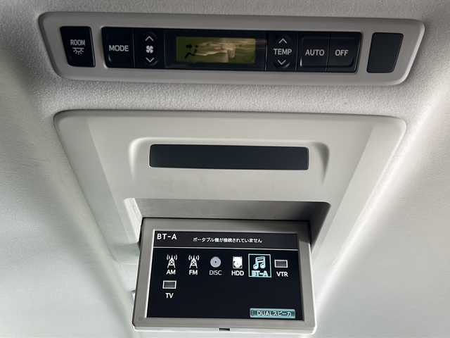 トヨタ ヴェルファイア 2．4Z ゴールデンアイズ 岐阜県 2013(平25)年 10.3万km ブラック 登録時走行距離103110km/後席モニター/純正８型ナビ/バックカメラ/両側パワースライドドア/ワンセグＴＶ/クルーズコントロール/前後コーナーセンサー/ビルトインＥＴＣ/オットマン/プッシュスタート/スマートキー/スペアキー/LEDヘッドライト/フォグランプ/オートライト/ドアバイザー/Bluetooth接続/CDチェンジャー/USB入力端子/アイドリングストップ