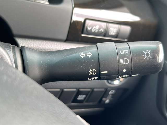 トヨタ ヴェルファイア 2．4Z ゴールデンアイズ 岐阜県 2013(平25)年 10.3万km ブラック 登録時走行距離103110km/後席モニター/純正８型ナビ/バックカメラ/両側パワースライドドア/ワンセグＴＶ/クルーズコントロール/前後コーナーセンサー/ビルトインＥＴＣ/オットマン/プッシュスタート/スマートキー/スペアキー/LEDヘッドライト/フォグランプ/オートライト/ドアバイザー/Bluetooth接続/CDチェンジャー/USB入力端子/アイドリングストップ