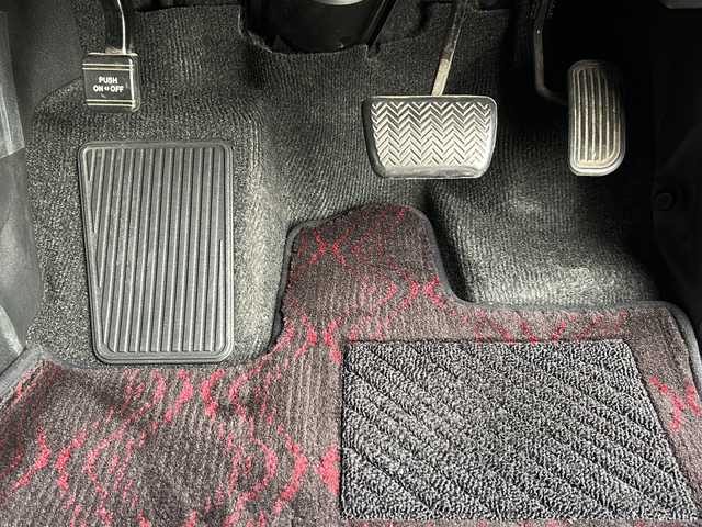 トヨタ ヴェルファイア 2．4Z ゴールデンアイズ 岐阜県 2013(平25)年 10.3万km ブラック 登録時走行距離103110km/後席モニター/純正８型ナビ/バックカメラ/両側パワースライドドア/ワンセグＴＶ/クルーズコントロール/前後コーナーセンサー/ビルトインＥＴＣ/オットマン/プッシュスタート/スマートキー/スペアキー/LEDヘッドライト/フォグランプ/オートライト/ドアバイザー/Bluetooth接続/CDチェンジャー/USB入力端子/アイドリングストップ
