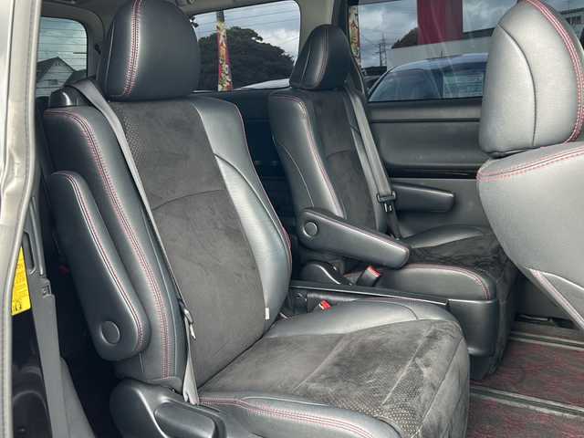 トヨタ ヴェルファイア 2．4Z ゴールデンアイズ 岐阜県 2013(平25)年 10.3万km ブラック 登録時走行距離103110km/後席モニター/純正８型ナビ/バックカメラ/両側パワースライドドア/ワンセグＴＶ/クルーズコントロール/前後コーナーセンサー/ビルトインＥＴＣ/オットマン/プッシュスタート/スマートキー/スペアキー/LEDヘッドライト/フォグランプ/オートライト/ドアバイザー/Bluetooth接続/CDチェンジャー/USB入力端子/アイドリングストップ
