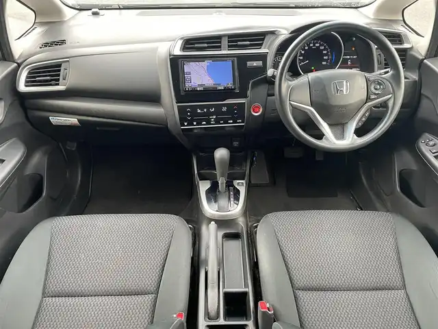 ホンダ フィット 13G F 島根県 2018(平30)年 9.9万km ルナシルバーM 登録時走行距離98538km/カロッツェリアナビ（Bluetooth・AM・FM・CD・DVD）/ホンダセンシング/・レーダークルーズコントロール/・レーンキープアシスト/・衝突被害軽減ブレーキ/・誤発進抑制機能/プラズマークラスター搭載フルオートエアコン/アイドリングストップ/ウィンカーミラー/オートリトラミラー/ドアバイザー/プッシュスタート/スマートキー/ETC/禁煙車