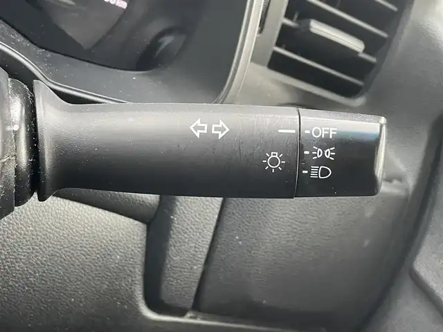 ホンダ フィット 13G F 島根県 2018(平30)年 9.9万km ルナシルバーM 登録時走行距離98538km/カロッツェリアナビ（Bluetooth・AM・FM・CD・DVD）/ホンダセンシング/・レーダークルーズコントロール/・レーンキープアシスト/・衝突被害軽減ブレーキ/・誤発進抑制機能/プラズマークラスター搭載フルオートエアコン/アイドリングストップ/ウィンカーミラー/オートリトラミラー/ドアバイザー/プッシュスタート/スマートキー/ETC/禁煙車