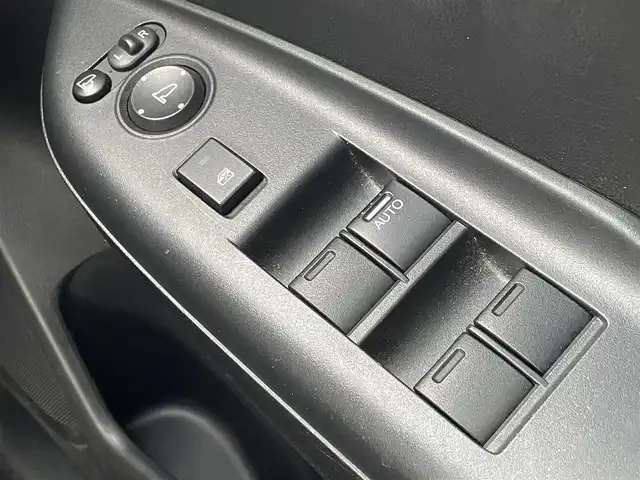 ホンダ フィット 13G F 島根県 2018(平30)年 9.9万km ルナシルバーM 登録時走行距離98538km/カロッツェリアナビ（Bluetooth・AM・FM・CD・DVD）/ホンダセンシング/・レーダークルーズコントロール/・レーンキープアシスト/・衝突被害軽減ブレーキ/・誤発進抑制機能/プラズマークラスター搭載フルオートエアコン/アイドリングストップ/ウィンカーミラー/オートリトラミラー/ドアバイザー/プッシュスタート/スマートキー/ETC/禁煙車