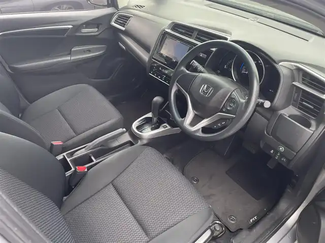 ホンダ フィット 13G F 島根県 2018(平30)年 9.9万km ルナシルバーM 登録時走行距離98538km/カロッツェリアナビ（Bluetooth・AM・FM・CD・DVD）/ホンダセンシング/・レーダークルーズコントロール/・レーンキープアシスト/・衝突被害軽減ブレーキ/・誤発進抑制機能/プラズマークラスター搭載フルオートエアコン/アイドリングストップ/ウィンカーミラー/オートリトラミラー/ドアバイザー/プッシュスタート/スマートキー/ETC/禁煙車