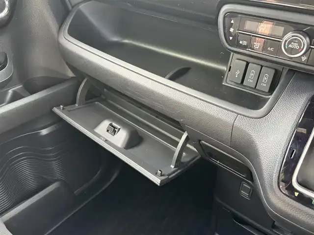 ホンダ Ｎ ＢＯＸ カスタム G L ホンダセンシング 福岡県 2019(令1)年 2.8万km プラチナホワイトパール ワンオーナー/純正ナビ/フルセグTV/両側パワースライドドア/バックカメラ/ビルトインETC/ドライブレコーダー/アダプティブクルーズコントロール/ホンダセンシング/・衝突被害軽減ブレーキ/・前後誤発進抑制機能/・車線維持支援システム/・標識認識機能/LEDヘッドランプ/ステアリングスイッチ/前席シートヒーター/純正14インチアルミホイール/スマートキー/プッシュエンジンスタート/禁煙車
