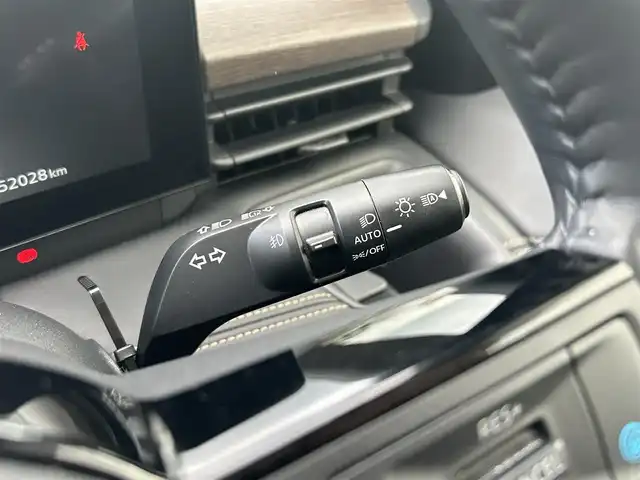 日産 セレナ e－パワー ハイウェイスター V 岡山県 2023(令5)年 5.2万km プリズムホワイト 12.3インチ日産コネクトナビ/フルセグTV、Bluetooth、AM、FM/AppleCarplay、AndroidAuto/アラウンドビューモニター/ハイビームアシスト/オートライト/ETC2.0/リアオートエアコン/シートバックテーブル/防眩式ルームミラー/電動パーキングブレーキ/オートブレーキホールド/ハンズフリーオートスライドドア/プロパイロット/ヒルスタートアシスト/インテリジェントエマージェンシーブレーキ/インテリジェントFCW(前方衝突予測警報）/衝突回避ステアリングアシスト/インテリジェントLi（衝突逸脱防止支援システム）/LDW（車線逸脱警報）/インテリジェントBSI（後側方衝突防止支援システム）/RCTA（後退時車両検知警報）/インテリジェントDA(ふらつき警報）/踏み間違い衝突防止アシスト/標識検知機能