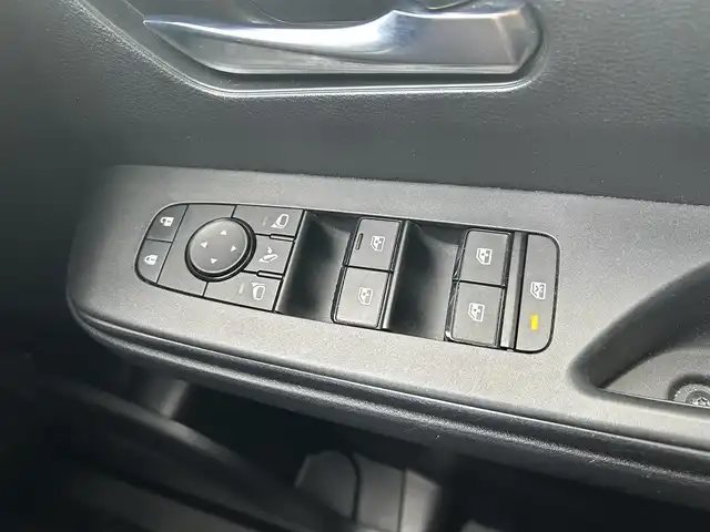 日産 セレナ e－パワー ハイウェイスター V 岡山県 2023(令5)年 5.2万km プリズムホワイト 12.3インチ日産コネクトナビ/フルセグTV、Bluetooth、AM、FM/AppleCarplay、AndroidAuto/アラウンドビューモニター/ハイビームアシスト/オートライト/ETC2.0/リアオートエアコン/シートバックテーブル/防眩式ルームミラー/電動パーキングブレーキ/オートブレーキホールド/ハンズフリーオートスライドドア/プロパイロット/ヒルスタートアシスト/インテリジェントエマージェンシーブレーキ/インテリジェントFCW(前方衝突予測警報）/衝突回避ステアリングアシスト/インテリジェントLi（衝突逸脱防止支援システム）/LDW（車線逸脱警報）/インテリジェントBSI（後側方衝突防止支援システム）/RCTA（後退時車両検知警報）/インテリジェントDA(ふらつき警報）/踏み間違い衝突防止アシスト/標識検知機能