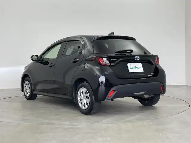 トヨタ ヤリス ハイブリッド G 埼玉県 2021(令3)年 5.6万km ブラック 純正ナビ（フルセグTV/Bluetooth/CD/DVDUSB/Miracast）/トヨタセーフティセンス/先行車発進告知/車両接近告知/バックカメラ/クルーズコントロール/前後コーナーセンサー/ビルトインETC/オートライト/オートハイビーム/取扱説明書