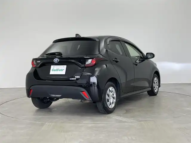 トヨタ ヤリス ハイブリッド G 埼玉県 2021(令3)年 5.6万km ブラック 純正ナビ（フルセグTV/Bluetooth/CD/DVDUSB/Miracast）/トヨタセーフティセンス/先行車発進告知/車両接近告知/バックカメラ/クルーズコントロール/前後コーナーセンサー/ビルトインETC/オートライト/オートハイビーム/取扱説明書