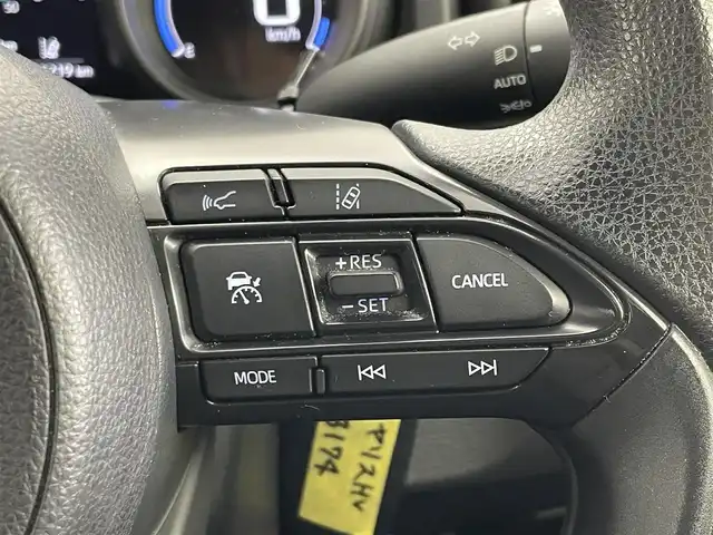 トヨタ ヤリス ハイブリッド G 埼玉県 2021(令3)年 5.6万km ブラック 純正ナビ（フルセグTV/Bluetooth/CD/DVDUSB/Miracast）/トヨタセーフティセンス/先行車発進告知/車両接近告知/バックカメラ/クルーズコントロール/前後コーナーセンサー/ビルトインETC/オートライト/オートハイビーム/取扱説明書