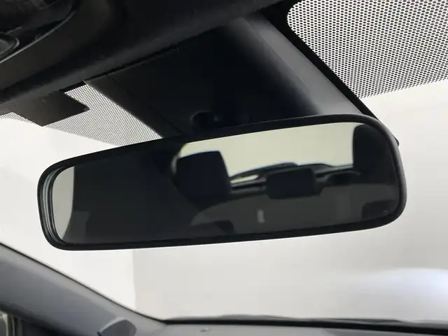 トヨタ ヤリス ハイブリッド G 埼玉県 2021(令3)年 5.6万km ブラック 純正ナビ（フルセグTV/Bluetooth/CD/DVDUSB/Miracast）/トヨタセーフティセンス/先行車発進告知/車両接近告知/バックカメラ/クルーズコントロール/前後コーナーセンサー/ビルトインETC/オートライト/オートハイビーム/取扱説明書