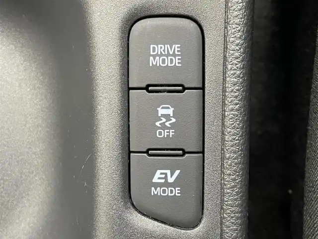 トヨタ ヤリス ハイブリッド G 埼玉県 2021(令3)年 5.6万km ブラック 純正ナビ（フルセグTV/Bluetooth/CD/DVDUSB/Miracast）/トヨタセーフティセンス/先行車発進告知/車両接近告知/バックカメラ/クルーズコントロール/前後コーナーセンサー/ビルトインETC/オートライト/オートハイビーム/取扱説明書