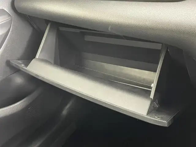 トヨタ ヤリス ハイブリッド G 埼玉県 2021(令3)年 5.6万km ブラック 純正ナビ（フルセグTV/Bluetooth/CD/DVDUSB/Miracast）/トヨタセーフティセンス/先行車発進告知/車両接近告知/バックカメラ/クルーズコントロール/前後コーナーセンサー/ビルトインETC/オートライト/オートハイビーム/取扱説明書