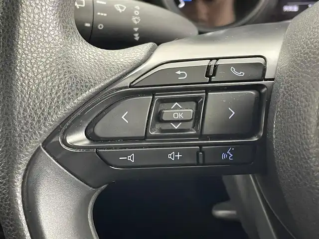 トヨタ ヤリス ハイブリッド G 埼玉県 2021(令3)年 5.6万km ブラック 純正ナビ（フルセグTV/Bluetooth/CD/DVDUSB/Miracast）/トヨタセーフティセンス/先行車発進告知/車両接近告知/バックカメラ/クルーズコントロール/前後コーナーセンサー/ビルトインETC/オートライト/オートハイビーム/取扱説明書