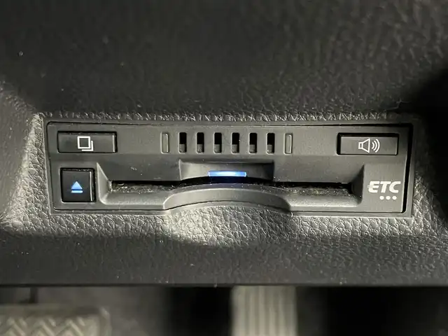 トヨタ ヤリス ハイブリッド G 埼玉県 2021(令3)年 5.6万km ブラック 純正ナビ（フルセグTV/Bluetooth/CD/DVDUSB/Miracast）/トヨタセーフティセンス/先行車発進告知/車両接近告知/バックカメラ/クルーズコントロール/前後コーナーセンサー/ビルトインETC/オートライト/オートハイビーム/取扱説明書