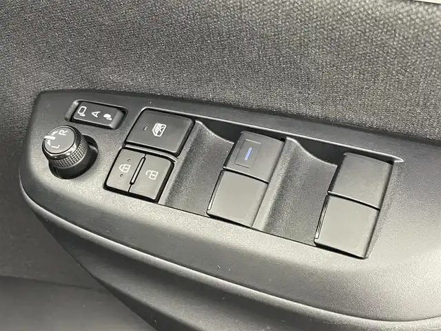 トヨタ ヤリス ハイブリッド G 埼玉県 2021(令3)年 5.6万km ブラック 純正ナビ（フルセグTV/Bluetooth/CD/DVDUSB/Miracast）/トヨタセーフティセンス/先行車発進告知/車両接近告知/バックカメラ/クルーズコントロール/前後コーナーセンサー/ビルトインETC/オートライト/オートハイビーム/取扱説明書