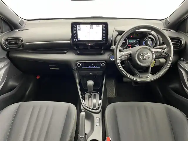 トヨタ ヤリス ハイブリッド G 埼玉県 2021(令3)年 5.6万km ブラック 純正ナビ（フルセグTV/Bluetooth/CD/DVDUSB/Miracast）/トヨタセーフティセンス/先行車発進告知/車両接近告知/バックカメラ/クルーズコントロール/前後コーナーセンサー/ビルトインETC/オートライト/オートハイビーム/取扱説明書