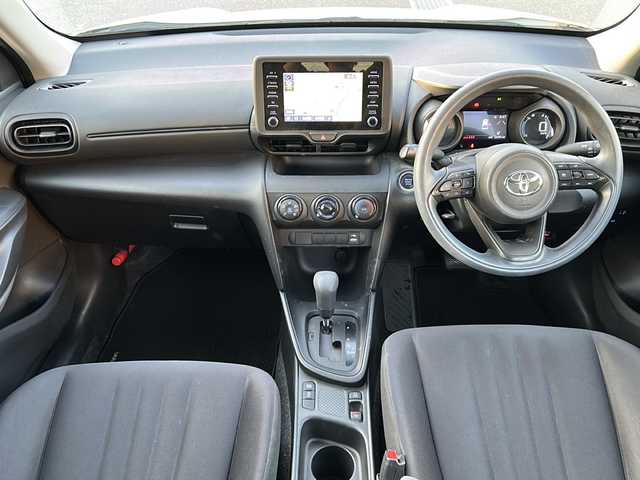 トヨタ ヤリスクロス X 山口県 2020(令2)年 2.6万km ホワイトパールクリスタルシャイン 禁煙車/前方ドライブレコーダー/ETC/スマートキー/プッシュスタート/純正HDDナビ/(DTV/BT/USB/ラジオ)/バックカメラ/クリアランスソナー/衝突軽減ブレーキ/電子パーキングブレーキ/レーダークルーズコントロール/オートライト/マニュアルエアコン/純正フロアマット/車線逸脱警報装置/保証書/取扱説明書/オートハイビーム