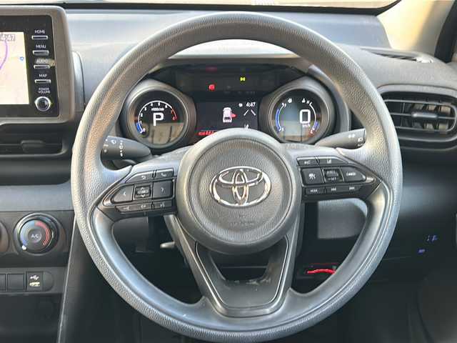 トヨタ ヤリスクロス X 山口県 2020(令2)年 2.6万km ホワイトパールクリスタルシャイン 禁煙車/前方ドライブレコーダー/ETC/スマートキー/プッシュスタート/純正HDDナビ/(DTV/BT/USB/ラジオ)/バックカメラ/クリアランスソナー/衝突軽減ブレーキ/電子パーキングブレーキ/レーダークルーズコントロール/オートライト/マニュアルエアコン/純正フロアマット/車線逸脱警報装置/保証書/取扱説明書/オートハイビーム