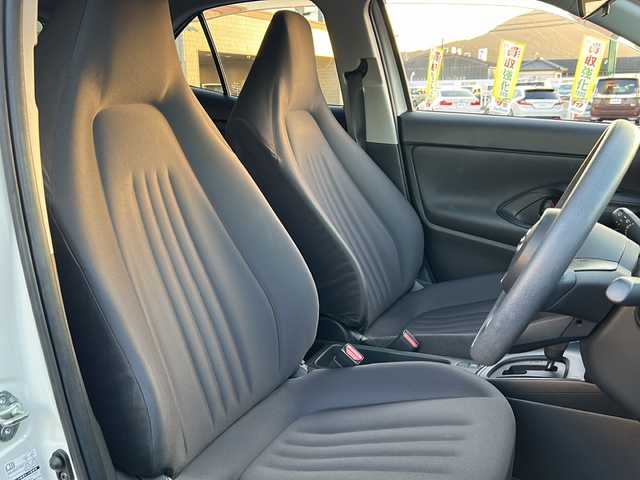 トヨタ ヤリスクロス X 山口県 2020(令2)年 2.6万km ホワイトパールクリスタルシャイン 禁煙車/前方ドライブレコーダー/ETC/スマートキー/プッシュスタート/純正HDDナビ/(DTV/BT/USB/ラジオ)/バックカメラ/クリアランスソナー/衝突軽減ブレーキ/電子パーキングブレーキ/レーダークルーズコントロール/オートライト/マニュアルエアコン/純正フロアマット/車線逸脱警報装置/保証書/取扱説明書/オートハイビーム