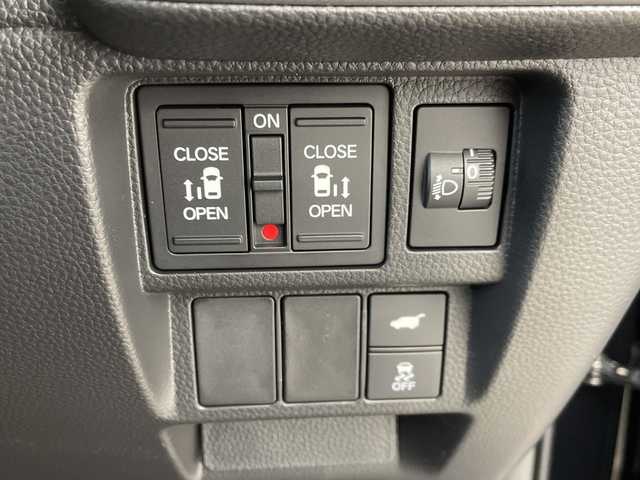 ホンダ ステップワゴン スパーダ eHEV 群馬県 2025(令7)年 0.1千km クリスタルブラックパール 禁煙車　登録済未使用車　純正１７．５インチナビ　バックカメラ　両側パワースライドドア　パワーバックドア　アダプティブクルーズコントロール　ＬＥＤライト　ＡＨＢ　純正16インチアルミホイール　スペアキー