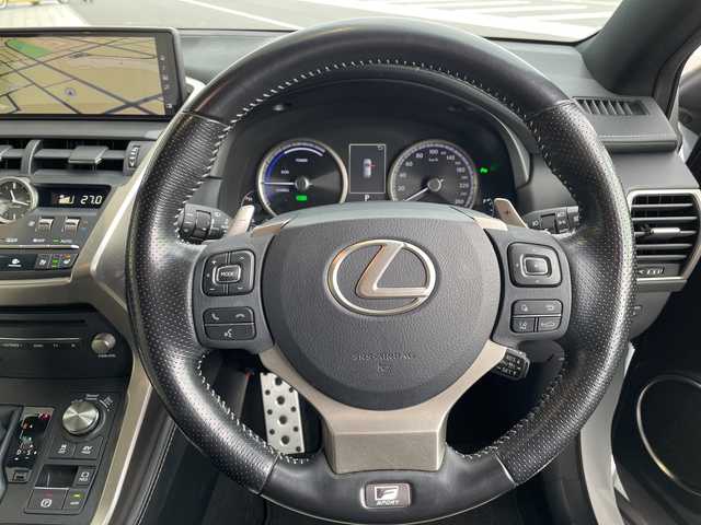 レクサス ＮＸ 300h Fスポーツ 愛知県 2019(令1)年 5.6万km ホワイトノーヴァガラスフレーク 純正10.5型ナビ/三眼LEDヘッドライト/全方位カメラ/サンルーフ/レーダークルーズコントロール/シートヒーター/エアシート/バックカメラ/電動リアゲート/パワーシート/ヘッドアップディスプレイ/コーナーセンサー/純正アルミホイール/ルーフレール/ETC2.0/ブラインドスポットモニター/パドルシフト/ステアリングヒーター/オートマチックハイビーム/ドライブレコーダー/衝突軽減システム/フルセグ/CD DVD/Bluetooth/ステアリングスイッチ/スマートキー/プッシュスタート