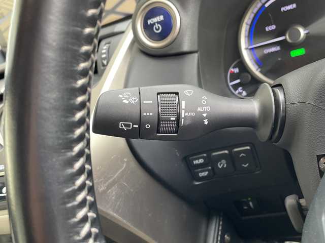 レクサス ＮＸ 300h Fスポーツ 愛知県 2019(令1)年 5.6万km ホワイトノーヴァガラスフレーク 純正10.5型ナビ/三眼LEDヘッドライト/全方位カメラ/サンルーフ/レーダークルーズコントロール/シートヒーター/エアシート/バックカメラ/電動リアゲート/パワーシート/ヘッドアップディスプレイ/コーナーセンサー/純正アルミホイール/ルーフレール/ETC2.0/ブラインドスポットモニター/パドルシフト/ステアリングヒーター/オートマチックハイビーム/ドライブレコーダー/衝突軽減システム/フルセグ/CD DVD/Bluetooth/ステアリングスイッチ/スマートキー/プッシュスタート