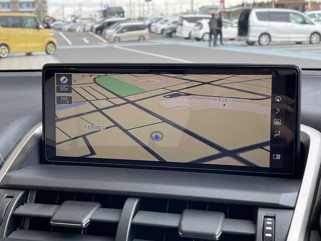 レクサス ＮＸ 300h Fスポーツ 愛知県 2019(令1)年 5.6万km ホワイトノーヴァガラスフレーク 純正10.5型ナビ/三眼LEDヘッドライト/全方位カメラ/サンルーフ/レーダークルーズコントロール/シートヒーター/エアシート/バックカメラ/電動リアゲート/パワーシート/ヘッドアップディスプレイ/コーナーセンサー/純正アルミホイール/ルーフレール/ETC2.0/ブラインドスポットモニター/パドルシフト/ステアリングヒーター/オートマチックハイビーム/ドライブレコーダー/衝突軽減システム/フルセグ/CD DVD/Bluetooth/ステアリングスイッチ/スマートキー/プッシュスタート