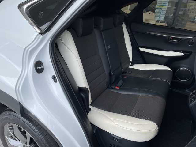 レクサス ＮＸ 300h Fスポーツ 愛知県 2019(令1)年 5.6万km ホワイトノーヴァガラスフレーク 純正10.5型ナビ/三眼LEDヘッドライト/全方位カメラ/サンルーフ/レーダークルーズコントロール/シートヒーター/エアシート/バックカメラ/電動リアゲート/パワーシート/ヘッドアップディスプレイ/コーナーセンサー/純正アルミホイール/ルーフレール/ETC2.0/ブラインドスポットモニター/パドルシフト/ステアリングヒーター/オートマチックハイビーム/ドライブレコーダー/衝突軽減システム/フルセグ/CD DVD/Bluetooth/ステアリングスイッチ/スマートキー/プッシュスタート