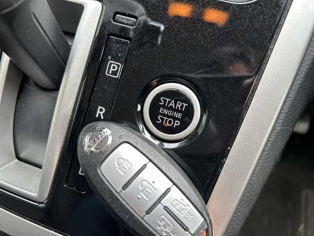 日産 セレナ ハイウェイスター 鹿児島県 2016(平28)年 7.4万km ブリリアントホワイトパール 2トーン 衝突被害軽減ブレーキ/純正ナビ/　　CD/DVD/BT/フルセグ/アラウンドビューモニター/両側パワースライドドア/クルーズコントロール/LEDオートライト/純正16インチアルミホイール/ステアリングスイッチ/リアオートエアコン/アイドリングストップ/USBポート/スマートキー/ETC