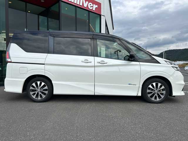 日産 セレナ ハイウェイスター 鹿児島県 2016(平28)年 7.4万km ブリリアントホワイトパール 2トーン 衝突被害軽減ブレーキ/純正ナビ/　　CD/DVD/BT/フルセグ/アラウンドビューモニター/両側パワースライドドア/クルーズコントロール/LEDオートライト/純正16インチアルミホイール/ステアリングスイッチ/リアオートエアコン/アイドリングストップ/USBポート/スマートキー/ETC