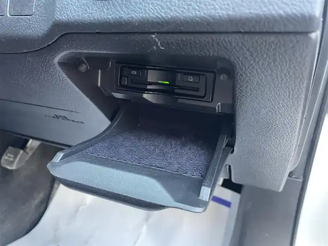 トヨタ マークＸ 250G Sパッケージ 栃木県 2013(平25)年 7.8万km ホワイトパールクリスタルシャイン (株)IDOMが運営する【じしゃロン宇都宮店】の自社ローン対象車両になります。こちらは現金ご利用時の価格です。自社ローンご希望の方は別途その旨お申付け下さい。/社外ナビ/バックカメラ/フルセグ/Ｂｌｕｅｔｏｏｔｈ/ＥＴＣ/パドルシフト/ＨＩＤヘッドライト/オートライト/純正アルミホイール/スマートキー/スペアキー/プッシュボタンスタート