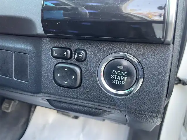 トヨタ マークＸ 250G Sパッケージ 栃木県 2013(平25)年 7.8万km ホワイトパールクリスタルシャイン (株)IDOMが運営する【じしゃロン宇都宮店】の自社ローン対象車両になります。こちらは現金ご利用時の価格です。自社ローンご希望の方は別途その旨お申付け下さい。/社外ナビ/バックカメラ/フルセグ/Ｂｌｕｅｔｏｏｔｈ/ＥＴＣ/パドルシフト/ＨＩＤヘッドライト/オートライト/純正アルミホイール/スマートキー/スペアキー/プッシュボタンスタート