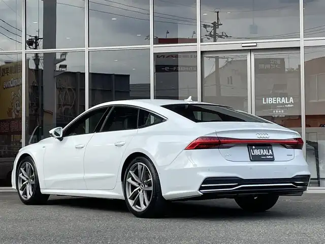 アウディ アウディ Ａ７ SB 40TDIクワトロ Sライン 福岡県 2021(令3)年 3.9万km グレイシアホワイトメタリック 純正ナビ/フルセグTV/Bluetooth/全周囲カメラ/Bカメラ/イージークローザー/前席メモリ付パワーシート/全席シートヒーター/バーチャルコックピット＋/アンビエントライト/レーザーライト/Slineパッケージ/・スポーツサスペンション/・アウディサイドアシスト/・アウディプレセンスリヤ/・S line エクステリア/・デコラティブパネル マットブラッシュトアルミニウム/・マルチカラーアンビエントライティング/・マトリクスLEDヘッドライト　ダイナミックインディケーター付/・LEDリヤコンビネーションランプ