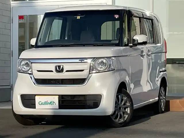 ホンダ Ｎ ＢＯＸ G L ホンダセンシング 道央・札幌 2020(令2)年 1.5万km プラチナホワイトパール ・４WD/・ホンダセンシング/・純正ナビ/　CD＆BT＆USB＆iPod/・バックカメラ/・コーナーセンサー/・レーンキープアシスト/・レーダークルーズコントロール/・片側パワースライドドア/・プッシュスタート/・スマートキー/・純正エンジンスターター/・オートライト/・オートエアコン/・シートヒーター/・ミラーヒーター/・電動格納ミラー/・ビルトインETC/・純正フロアマット/・ドアバイザー/・ウィンカーミラー/・ハンズフリー
