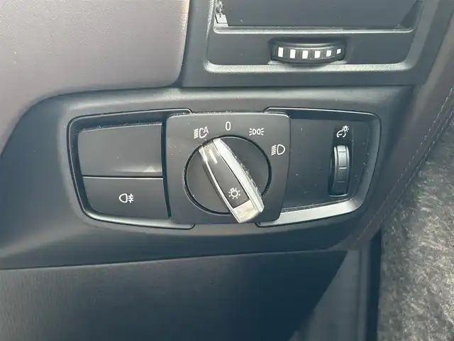 ＢＭＷ ｉ３ レンジエクステンダー 島根県 2016(平28)年 6.5万km 白 純正ナビ/(AM/FM/USB/Bluetooth)/ブラウンレザーシート/バックカメラ/インテリジェントセーフティ/アダクティブクルーズコントロール/D/N席シートヒーター/ドライブレコーダー/LEDヘッドライト/オートライト/社外AW付スタッドレス車載/スマートキー/スペアキー/プッシュスタート/ミラー内蔵型ETC/純正フロアマット/充電ケーブルあり/保証書/取扱説明書