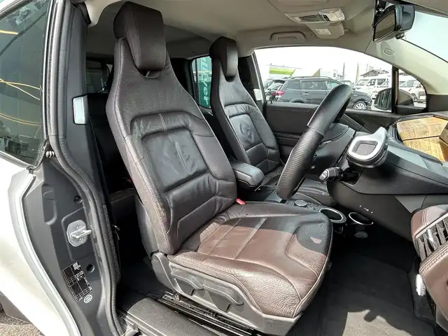 ＢＭＷ ｉ３ レンジエクステンダー 島根県 2016(平28)年 6.5万km 白 純正ナビ/(AM/FM/USB/Bluetooth)/ブラウンレザーシート/バックカメラ/インテリジェントセーフティ/アダクティブクルーズコントロール/D/N席シートヒーター/ドライブレコーダー/LEDヘッドライト/オートライト/社外AW付スタッドレス車載/スマートキー/スペアキー/プッシュスタート/ミラー内蔵型ETC/純正フロアマット/充電ケーブルあり/保証書/取扱説明書