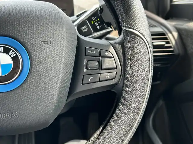 ＢＭＷ ｉ３ レンジエクステンダー 島根県 2016(平28)年 6.5万km 白 純正ナビ/(AM/FM/USB/Bluetooth)/ブラウンレザーシート/バックカメラ/インテリジェントセーフティ/アダクティブクルーズコントロール/D/N席シートヒーター/ドライブレコーダー/LEDヘッドライト/オートライト/社外AW付スタッドレス車載/スマートキー/スペアキー/プッシュスタート/ミラー内蔵型ETC/純正フロアマット/充電ケーブルあり/保証書/取扱説明書