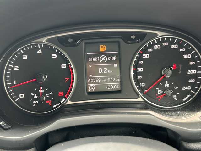 アウディ Ａ１ SB アドマイアードリミテッド 埼玉県 2013(平25)年 8.1万km アイスシルバーメタリック ETC/コーナーセンサー/フルセグテレビ/純正メモリーナビ（SD/BT/CD/USB/DVD）/プッシュスタート　/ドアバイザー　/オートライト　/アイドリングストップ　/フロアマット　/横滑り防止