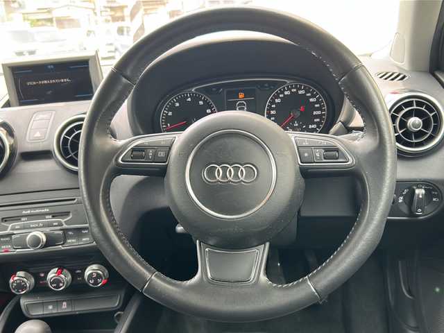 アウディ Ａ１ SB アドマイアードリミテッド 埼玉県 2013(平25)年 8.1万km アイスシルバーメタリック ETC/コーナーセンサー/フルセグテレビ/純正メモリーナビ（SD/BT/CD/USB/DVD）/プッシュスタート　/ドアバイザー　/オートライト　/アイドリングストップ　/フロアマット　/横滑り防止
