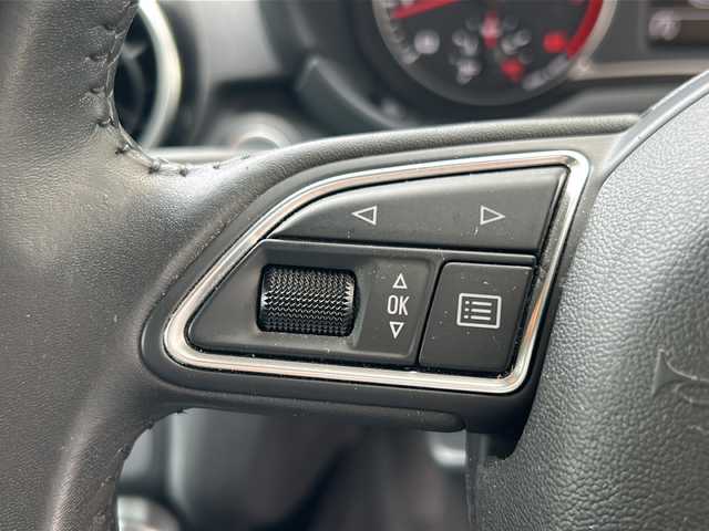 アウディ Ａ１ SB アドマイアードリミテッド 埼玉県 2013(平25)年 8.1万km アイスシルバーメタリック ETC/コーナーセンサー/フルセグテレビ/純正メモリーナビ（SD/BT/CD/USB/DVD）/プッシュスタート　/ドアバイザー　/オートライト　/アイドリングストップ　/フロアマット　/横滑り防止