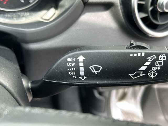 アウディ Ａ１ SB アドマイアードリミテッド 埼玉県 2013(平25)年 8.1万km アイスシルバーメタリック ETC/コーナーセンサー/フルセグテレビ/純正メモリーナビ（SD/BT/CD/USB/DVD）/プッシュスタート　/ドアバイザー　/オートライト　/アイドリングストップ　/フロアマット　/横滑り防止